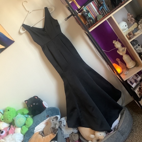Breakfast at Tiffany’s style custom made trumpet/mermaid dress. - Picture 2 of 5